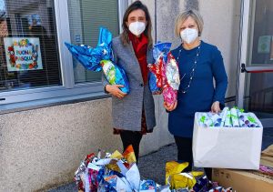 Scopri di più sull'articolo La Scuola G. Rodari di Arcisate dona 70 uova di Pasqua ai rifugiati ucraini